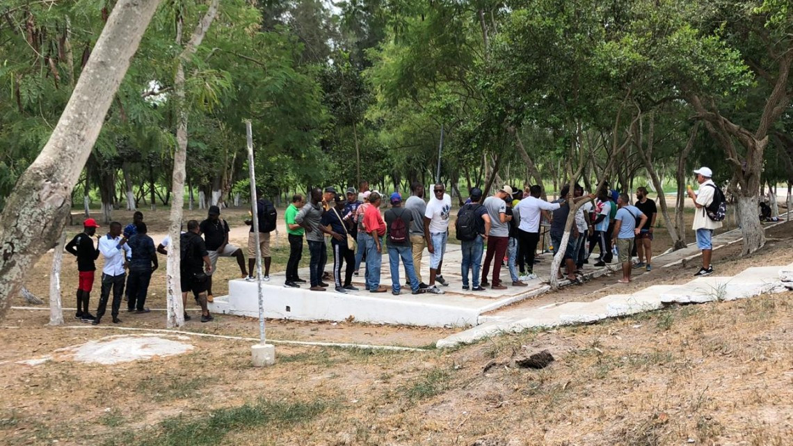 Brinda empresa privada alimentación a migrantes