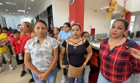 Padres exigen solución por falta de luz en la primaria “Niños Héroes de Chapultepec