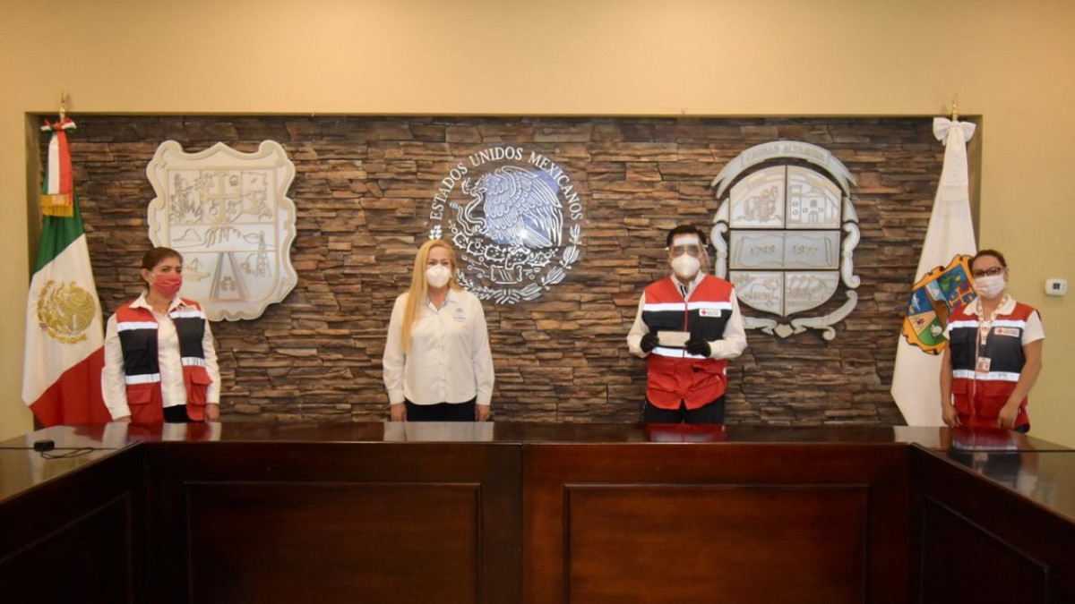 Entrega Alcaldesa de Altamira donativo a la Cruz Roja