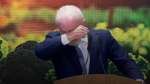 Lula rompe en llanto al recordar cuando no tenía dinero ni para comer un sándwich