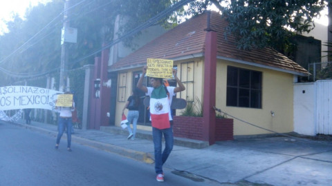 Jóvenes protestan en contra del gasolinazo 