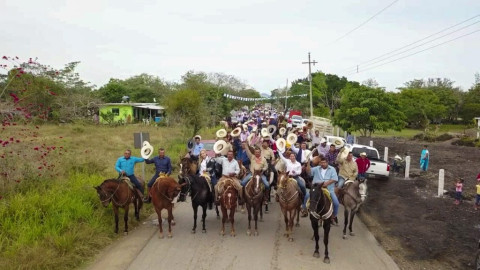 Genera Gobierno de Alma Laura Amparán mejor futuro para las familias del área rural