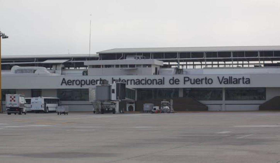 Aeropuerto de Puerto Vallarta, reanuda operaciones tras paso de huracán "Patricia"