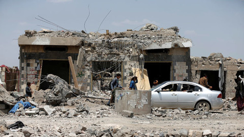 Arabia Saudita bombardea un hotel cerca de la capital de Yemen