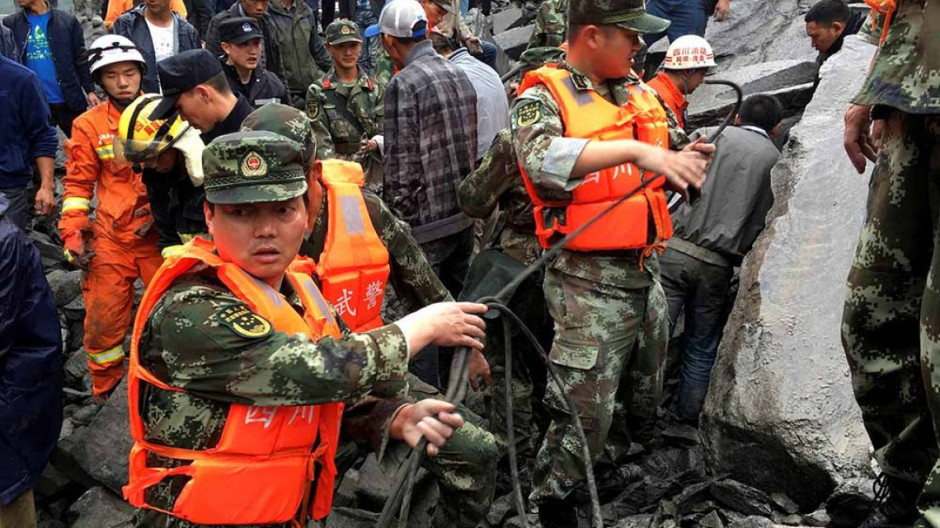 Alud sepulta a 141 personas en China 