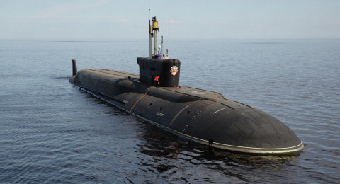 Submarinos rusos lanzan misiles contra posiciones del EI en Siria