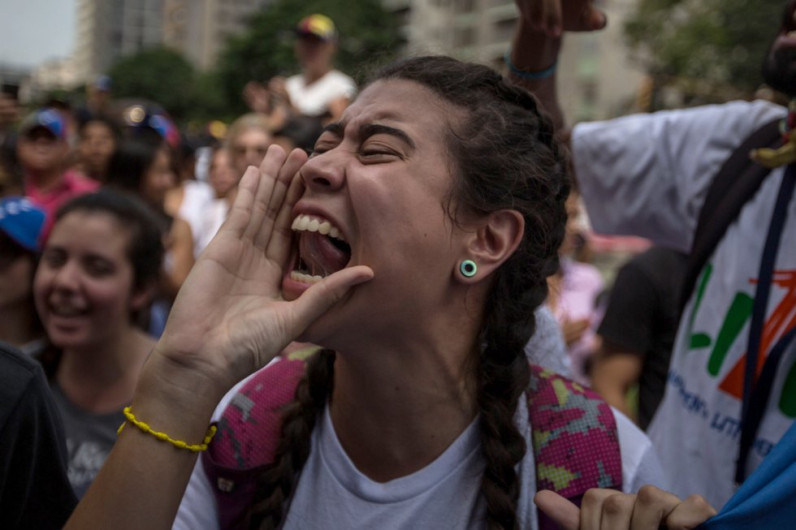 Latinoamericanos no confían en sus gobiernos