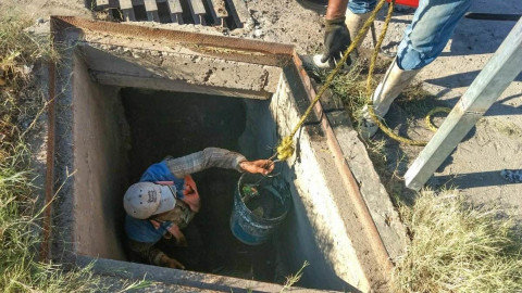 Retiran basura de drenaje para evitar inundaciones