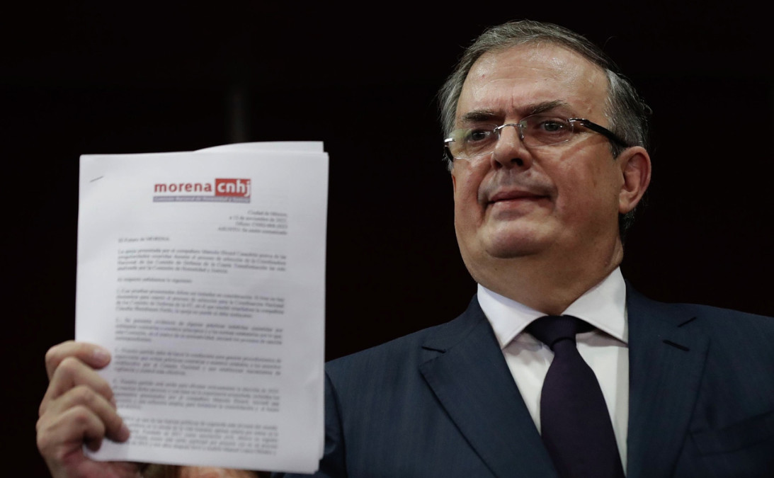 Celebra AMLO decisión de Ebrard de permanecer en Morena