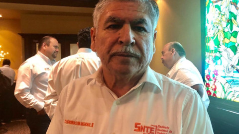 Maestros beneficiados con dotación de lentes en Matamoros