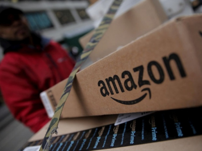 Arremete Trump contra Amazon