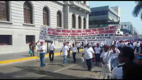 Con desfile conmemoran el "Día del Trabajo"