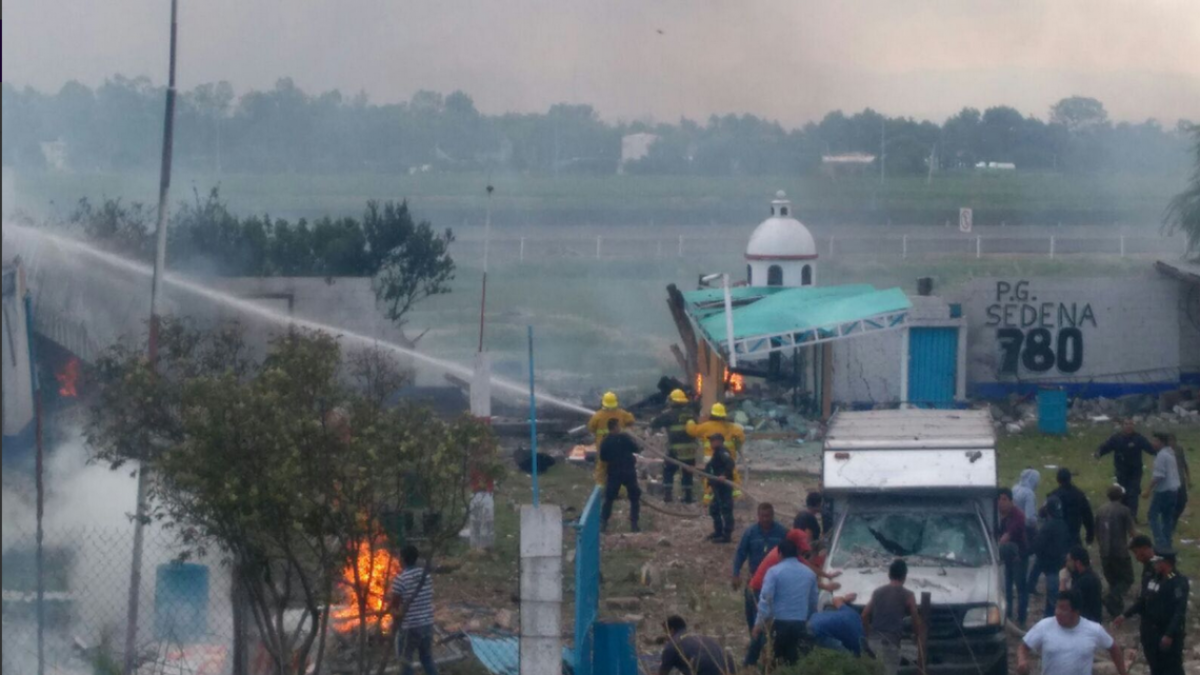 Explota taller de pirotecnia en Zumpango