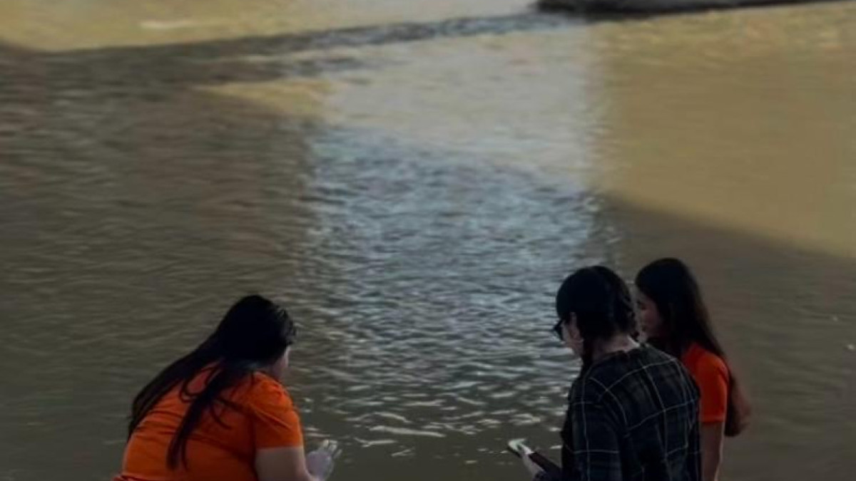 Realizan limpieza en orillas del río
