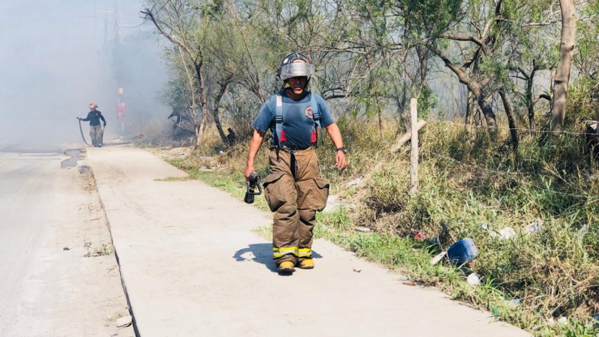 Cierran la Pedro Cárdenas por incendio de zacatal
