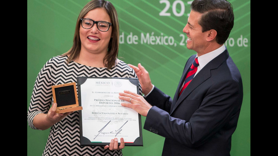 Entrega EPN reconocimiento Premio Nacional de Deportes 2016
