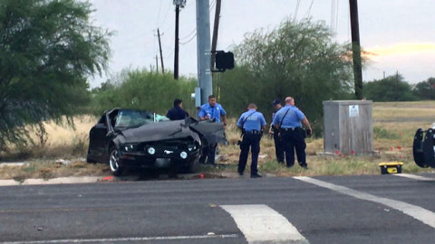 Joven fallece tras chocar su auto contra un poste de luz
