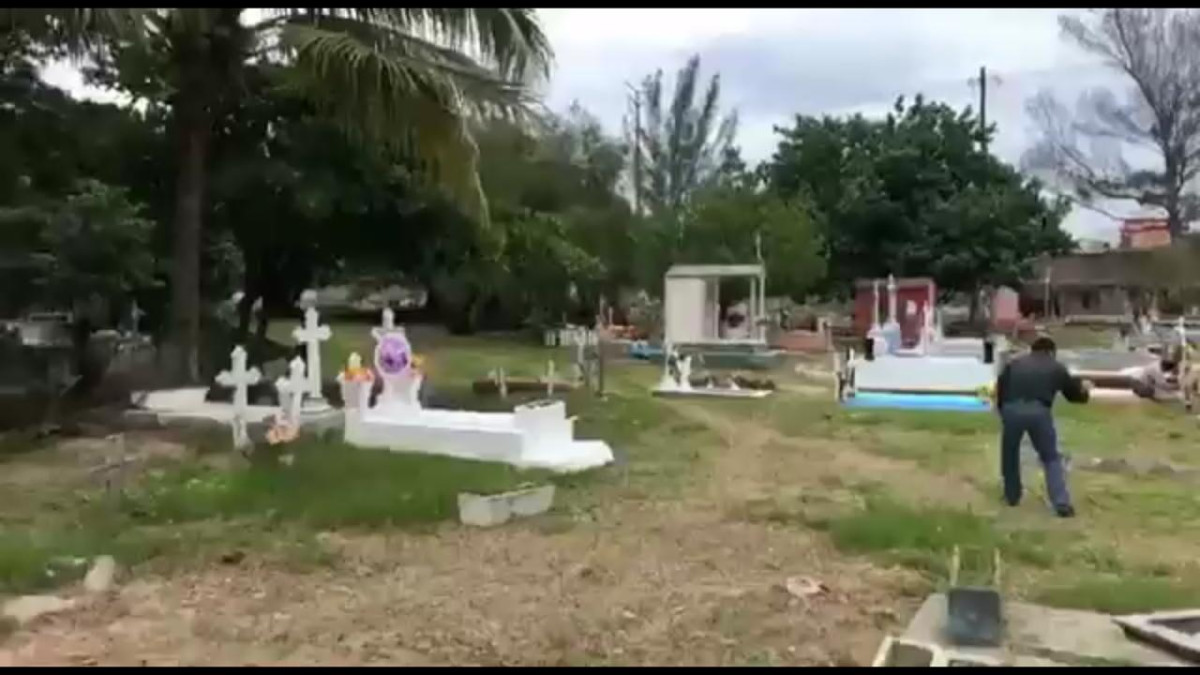 Recorre alcalde panteón de Las Chacas de Madero