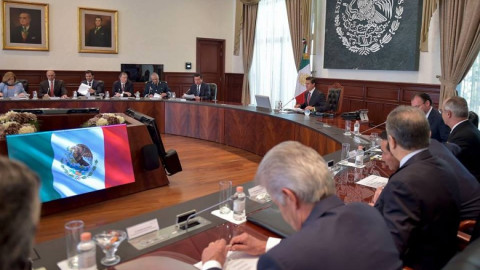 Discuten EPN y su gabinete los avances de la reforma energética en Los Pinos