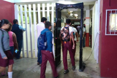 Escuelas de Apodaca contarán con detector de metales