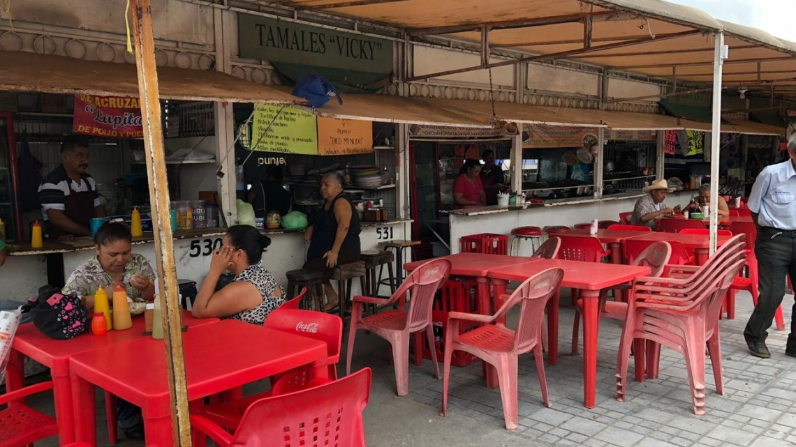 Desalojan a 17 locatarios de la plaza “Allende”