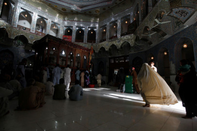 Ataque suicida en Pakistán deja al menos 72 muertos