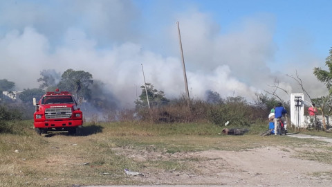 Solar baldío se incendia y genera afectación en múltiples colonias de Altamira, Tampico y Ciudad Madero.