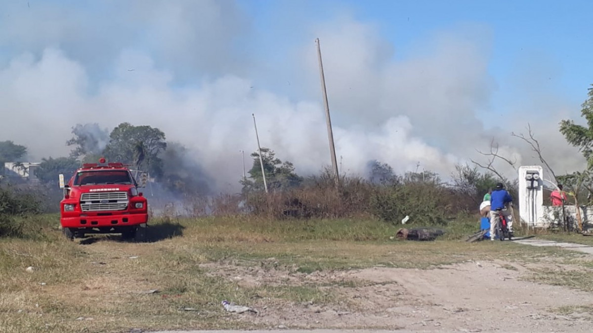 Solar baldío se incendia y genera afectación en múltiples colonias de Altamira, Tampico y Ciudad Madero.