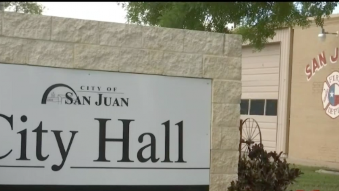 Denuncian falta de alumbrado y banquetas en San Juan