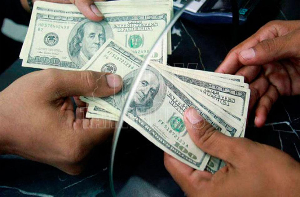 Casas de cambio ofrecen el dólar en $18.20 a la venta