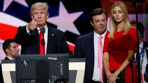El ex jefe de campaña de Trump se entrega al FBI 