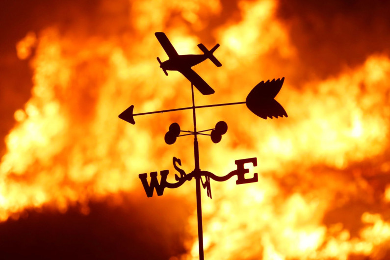Incendios aumentan por condiciones climatológicas en California