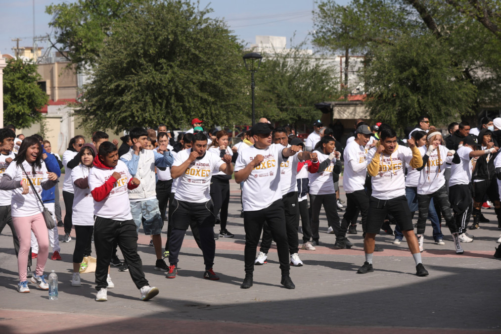 Se suman cientos de neolaredenses a Clase Nacional de Boxeo