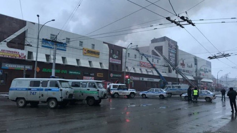 Aumenta a 64 cifra de muertos por incendio en Rusia