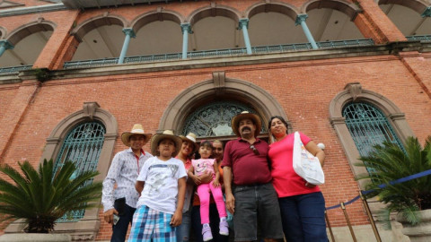 Alcaldesa saluda a turistas en Edificio de Ex- Aduana de Tampico