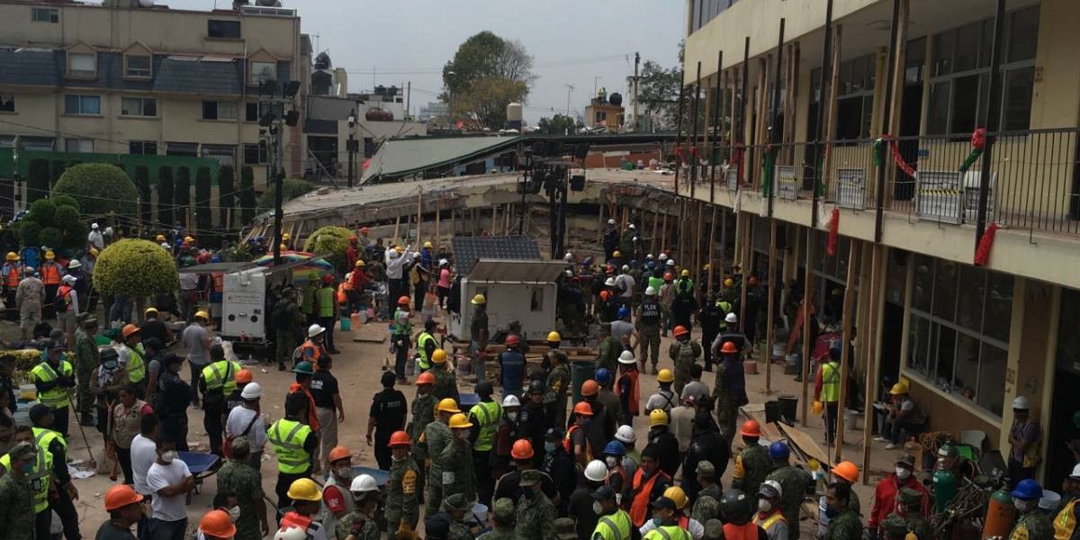 Detectan 5 personas vivas en escombros del colegio Rébsamen