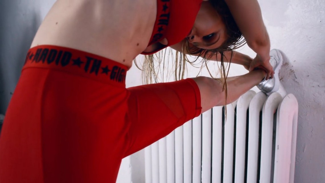 Gigi Hadid luce sus axilas sin depilar