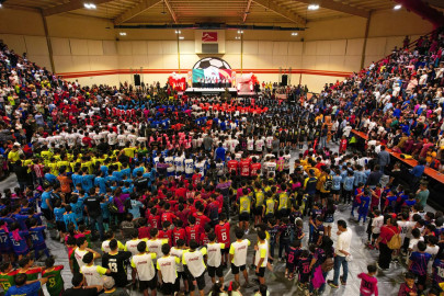 El rector Dámaso Anaya y Omar Bravo presiden apertura de la Copa UAT 