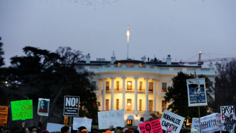 ¿Por qué no votaron estas personas?, Trump responde a manifestantes en su contra