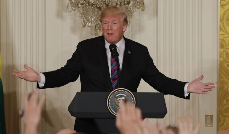 Trump desmiente guerra comercial con China