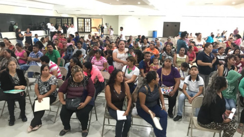 Realizan con éxito la entrega de tarjetas bancarias a estudiantes