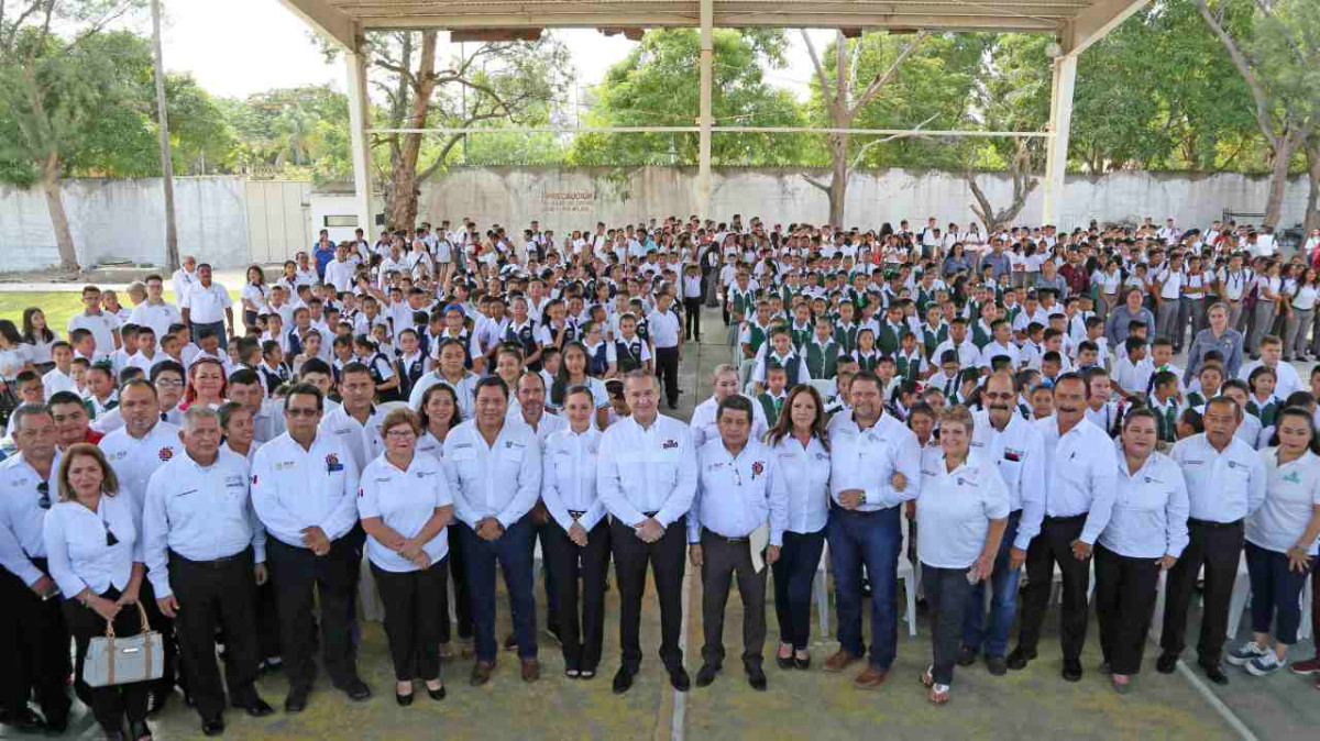 Adrián Oseguera encabeza ceremonia de Nuevo Ciclo Escolar