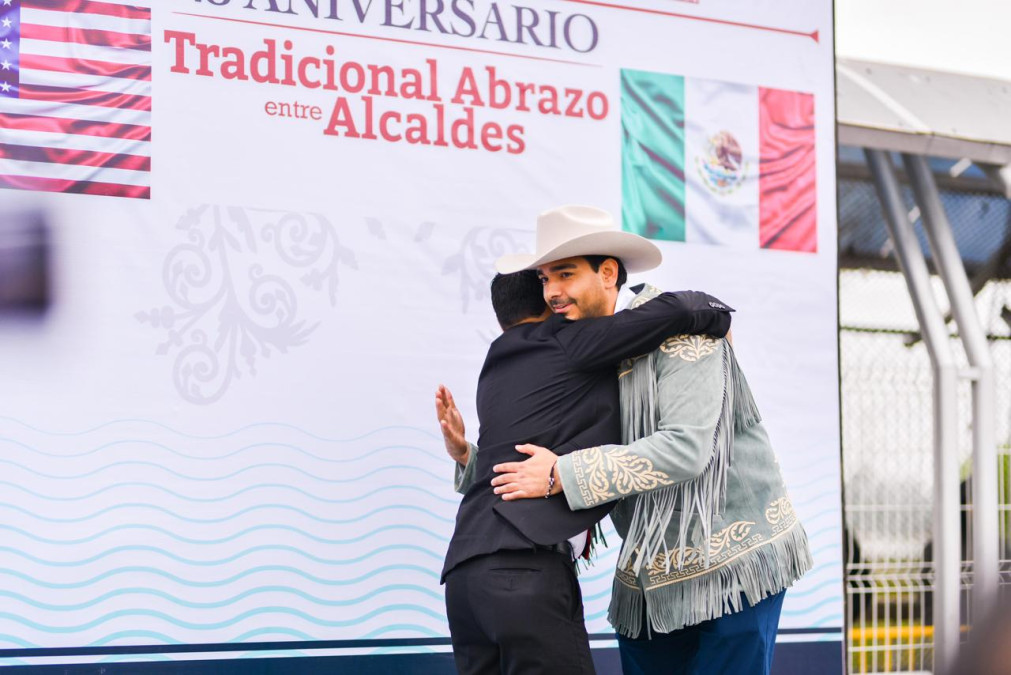 Conmemoran con abrazo fraterno Carlos Peña Ortiz y Sergio Coronado, 49 años de hermanamiento binacional 