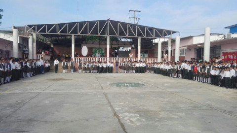 Padres de familia denuncian a maestros por beber alcohol dentro de escuela