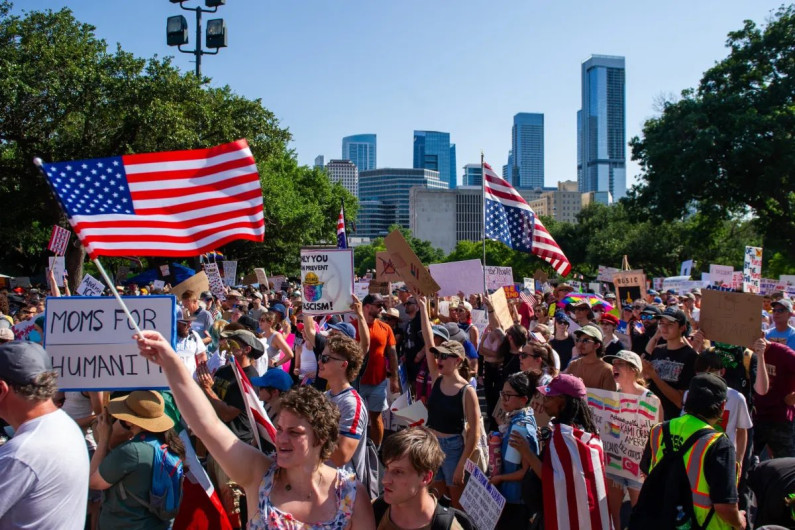 Protesta “No Kings” movilizan a miles en Texas 