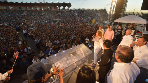 Disfrutan reynosenses de festejo a Papá y Mamá