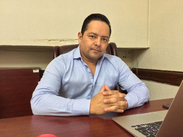 Piden obreros descuento en carta de antecedentes no penales