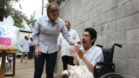 DIF estatal y victorense entregan apoyo a personas