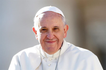 Papa insta a llevar y leer la Biblia como si fuera un teléfono celular