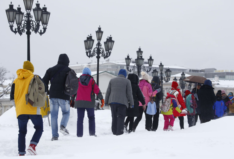 Brindan ayuda tras nevada en Moscú